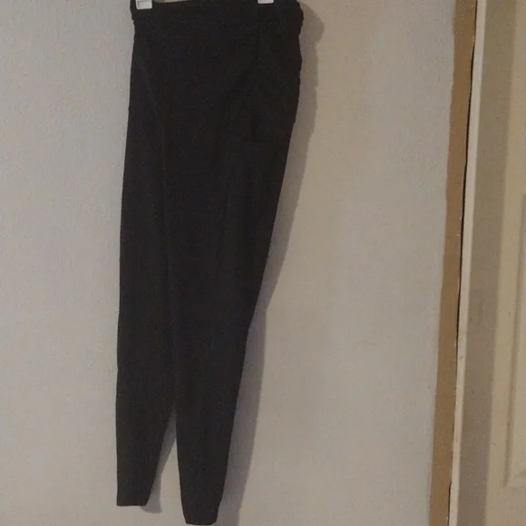 Women’s Black Yoga Pants – Size M  Ultra-Soft, Versatile & Flattering Activewear - Picture 2 of 10